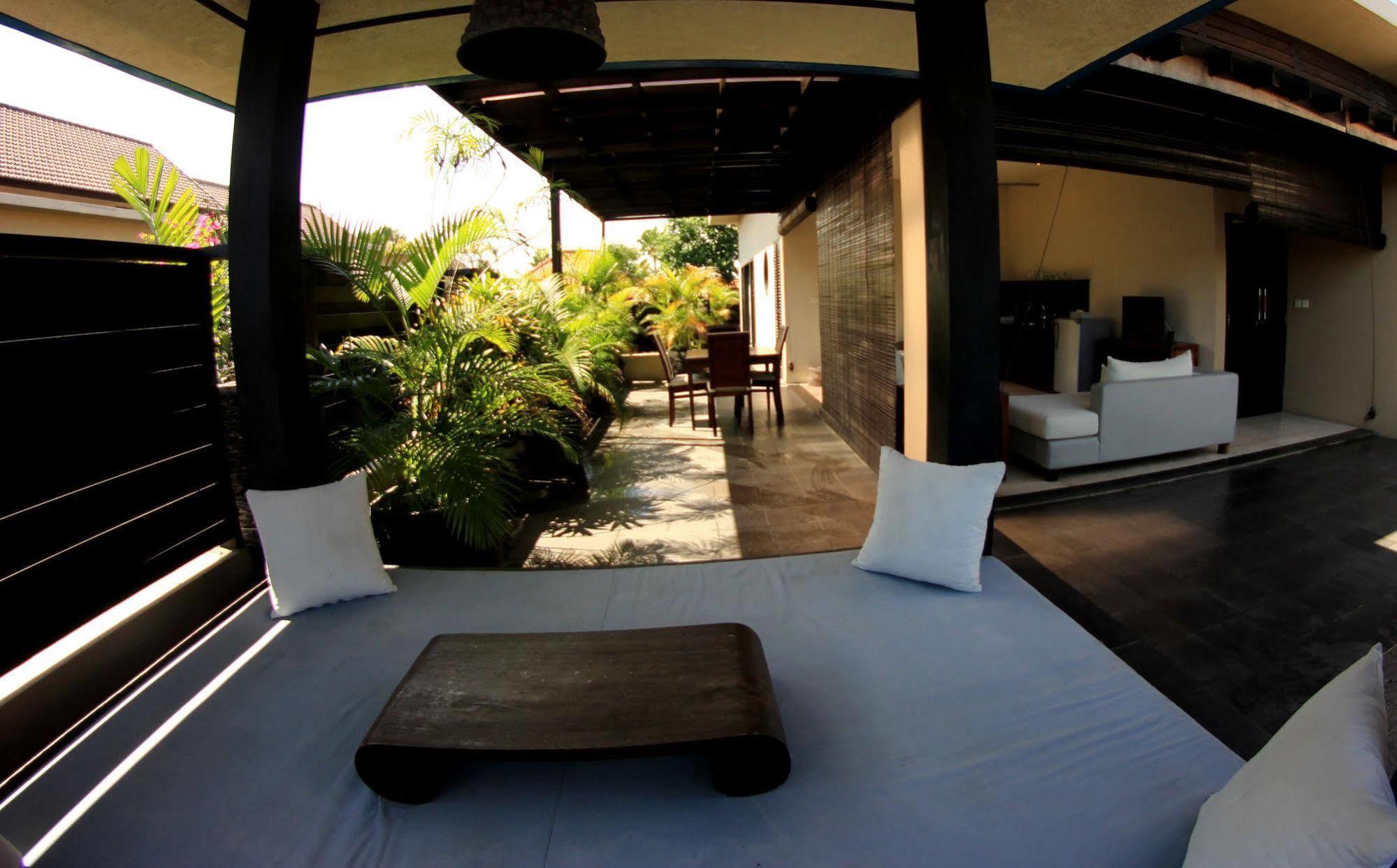 Alam Warna Villa Seminyak Exteriör bild